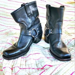 Hard to find Frye Harness Women's Size 8 1/2 Black Short Boot!!!